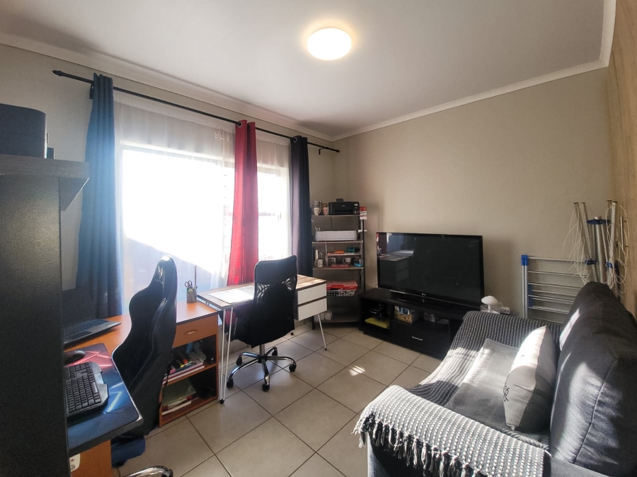 2 Bedroom Property for Sale in Van Der Hoff Park North West